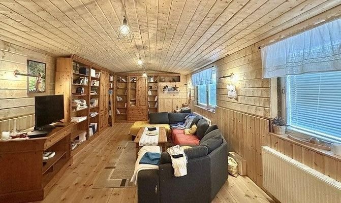 makellos Pfarrhaus Techentin neuer Wohnraum.jpg
