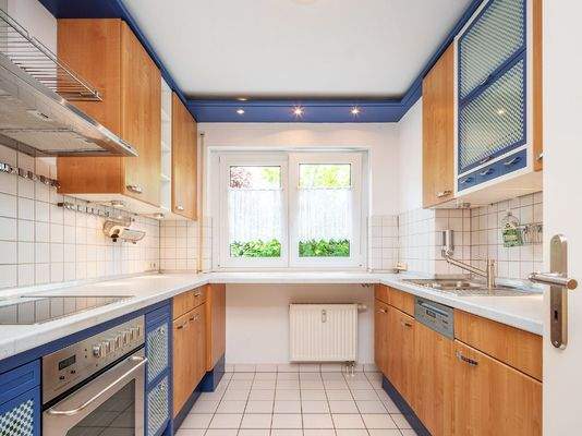 Einbauküche mit Fenster 1