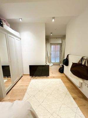 Zimmer 3 mit eigener zusätzlicher Haustüre.JPEG