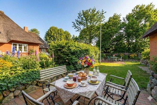 Terrasse mit Zugang von der Küche