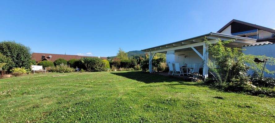 Sehr großer Garten Bereich mit Freisitz