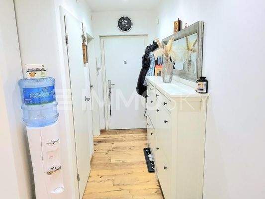 Eingang mit Garderobe 