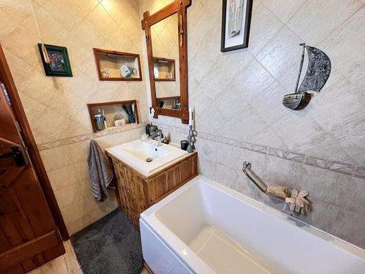 Kreta, Paleloni – Traditionelles kretisches Haus mit ikonischen Steinbögen