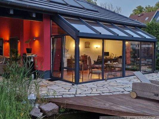 beleuchteter Wintergarten