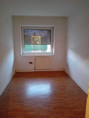 Kinderzimmer oder Büro.jpg