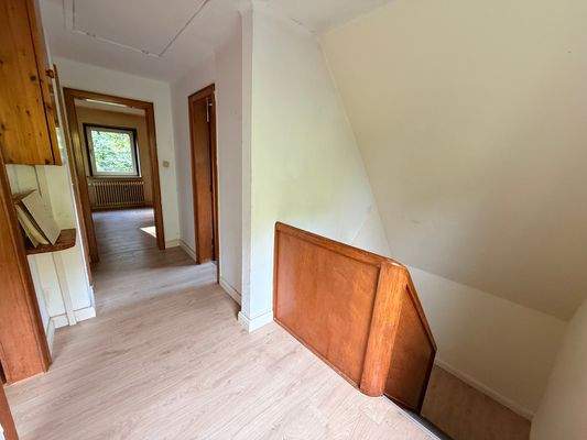 Hausflur OG mit Treppenaufgang