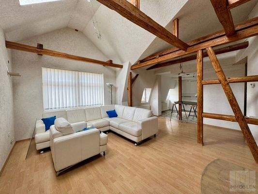 DG: Wohnzimmer offener Küche