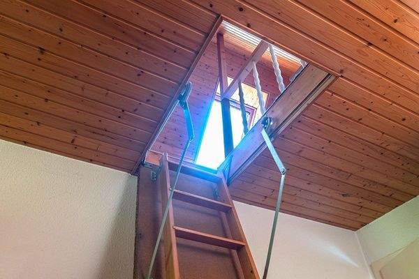 Zugang zum Spitzboden v. Zi. 1