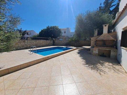 Kreta, Douliana: Elegante Villa mit Pool und Garten zu verkaufen