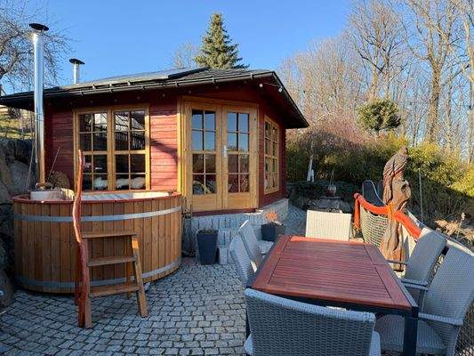 Partyhaus mit Badezuber