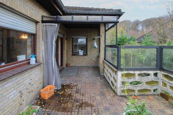 Teilüberdachte Terrasse