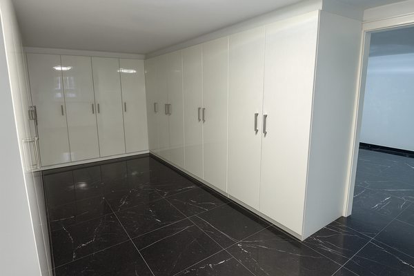 17 Kleiderschrank.png