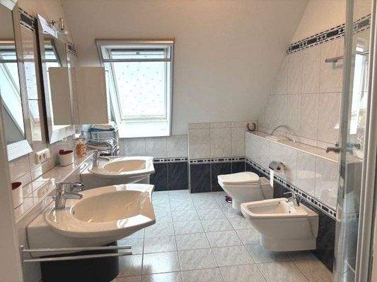 Kinderbad mit Dusche