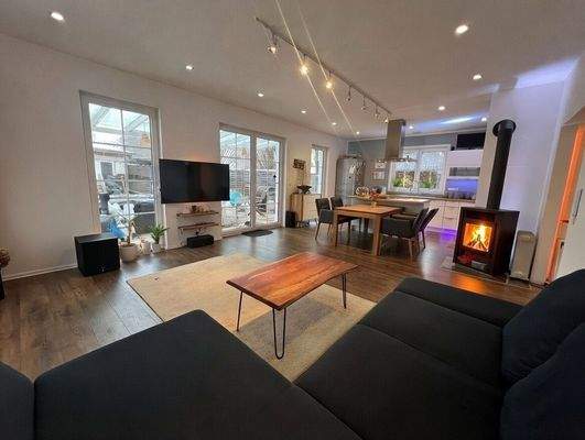 Offener Wohn- und Essbereich