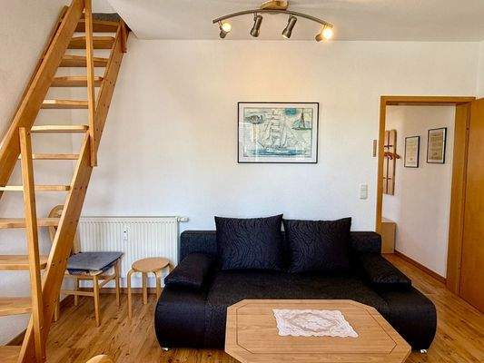 Wohnbereich mit Aufgang ins DG