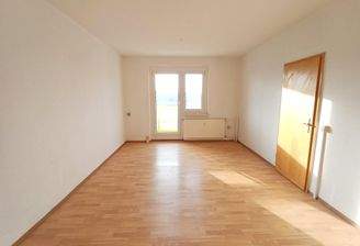 Leerer Raum mit Holzboden