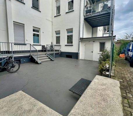 Praktische Abstellung 2 Räder/WE mit Rampe