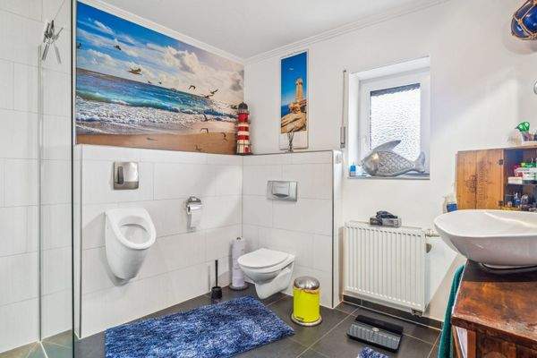 Gäste-Bad Hinteraus quer