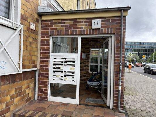 Hauseingangsbereich, von der Straße