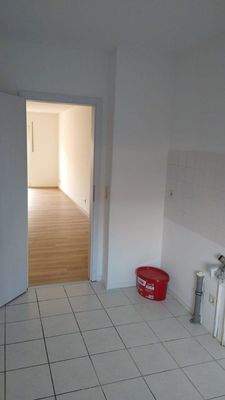 Küche mit Blick ins Wohn-/Eßzi