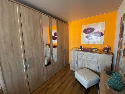 Schlafzimmer, kann übernommen werden (2).jpg