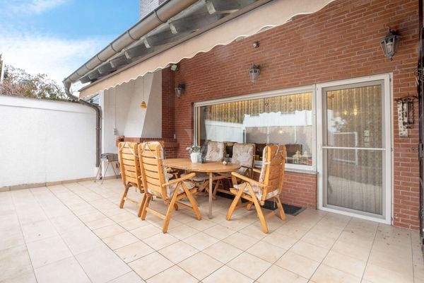 Terrasse mit Außenkamin (II)