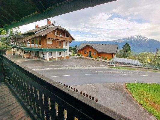 Blick nach Süden und auf den Gasthof Zum Gustl.jpg