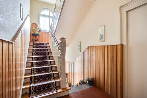 Originale Stilelemente (Ende Jugendstil) mit historischem Charme
