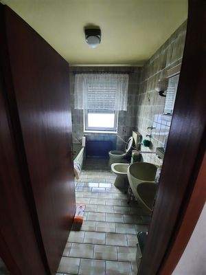 Dusch Wannen Bad 1.OG