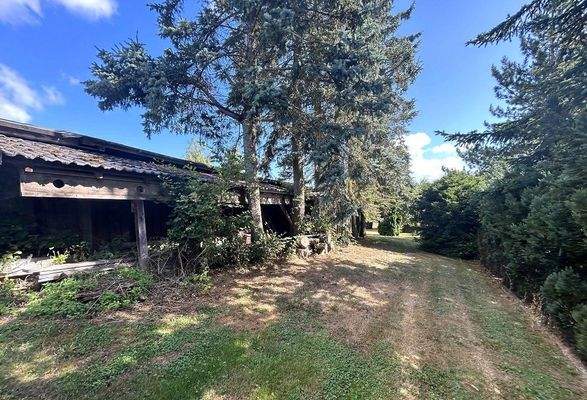 hinter der Scheune/Werkstatt/Carport