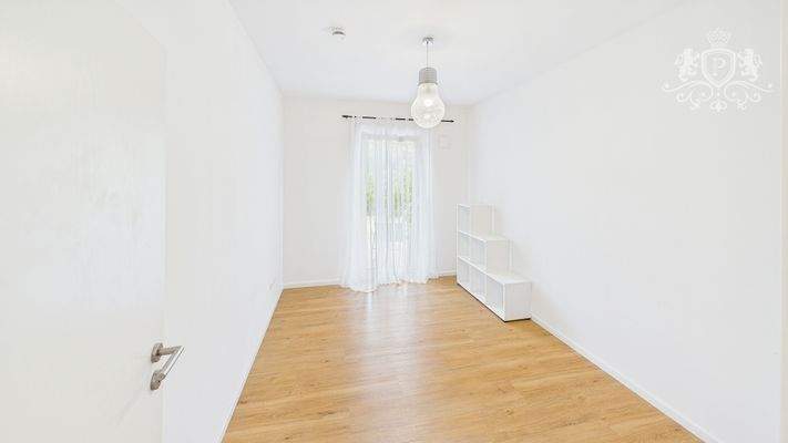 CAM01984G0-PR0514-STILL001