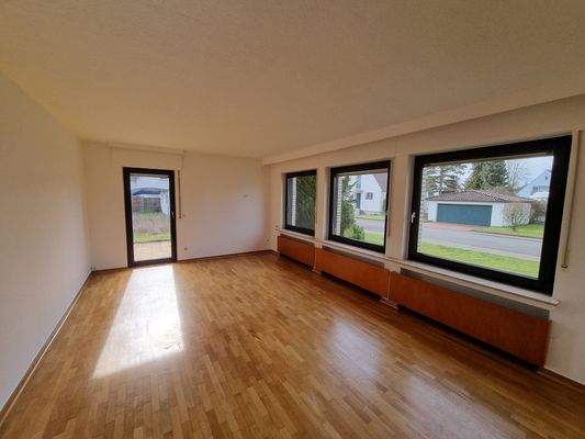 Wohnzimmer mit Zugang Terrasse