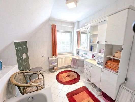 makellos 16 EFH Neu Broderstorf - Vollbad DG .jpg