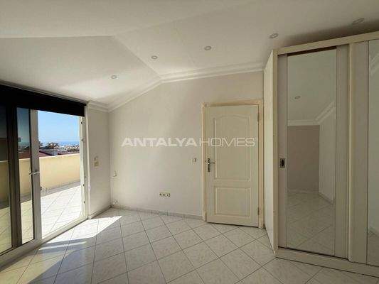 Sea and City View Rooftop Flat in Alanya