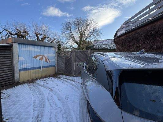 Garage & Stellplatz davor