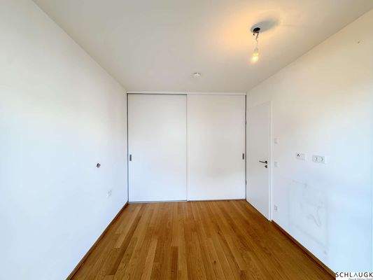 Schlafzimmer mit Einbauschrank