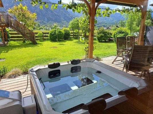 Jacuzzi mit Ausblick.jpg
