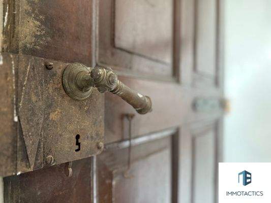 Detailbild Tür OG Hauptgebäude