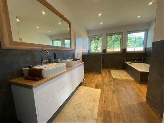 Elternbad im Dachgeschoss