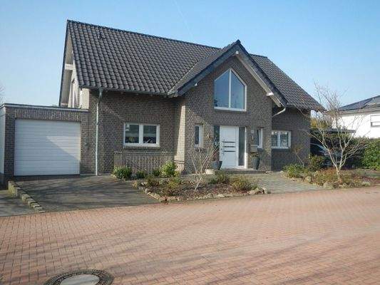 Aussen_Haus_Straßenfront