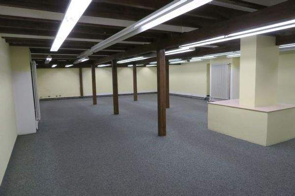 Verkaufsfläche nach Treppe unter Lager