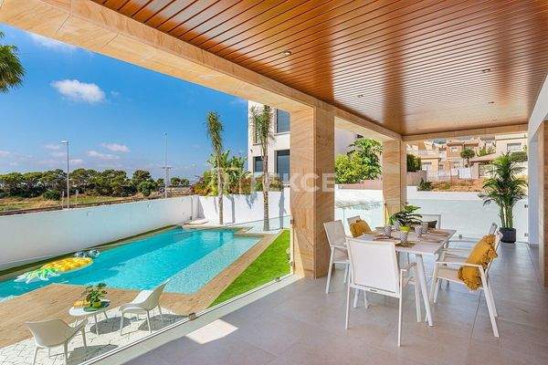 Key-Ready Villas with Pool and Solarium in Ciudad Quesada