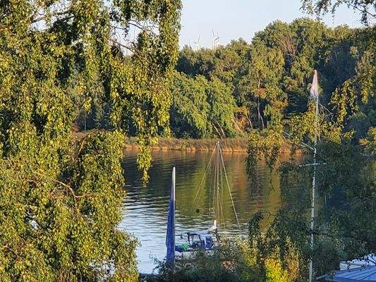 Blick von der Terrasse auf die Trave