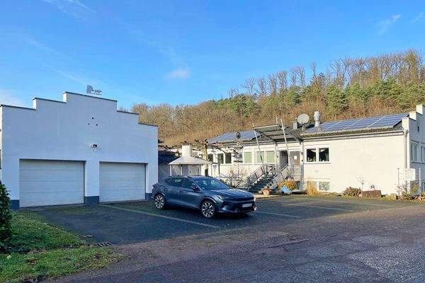 Nebenflächen und Garagen