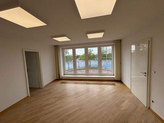 Besprechungsraum mit Balkon