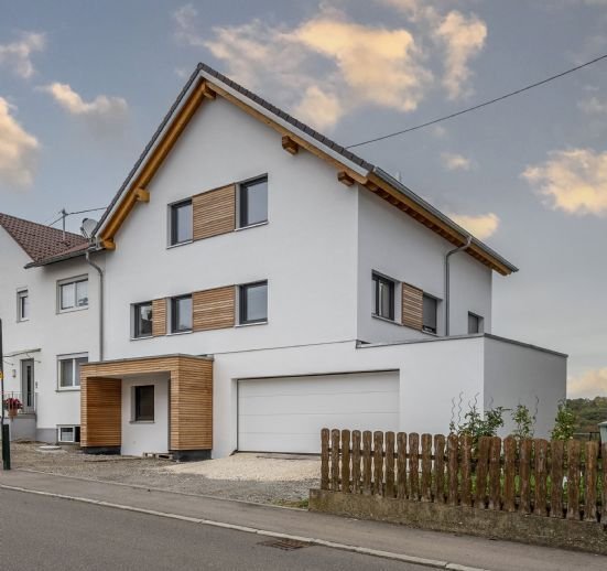 Schöner Wohnen! Modernes Einfamilienhaus in Niedrigenergiebauweise mit Garten, Terrasse und Garage