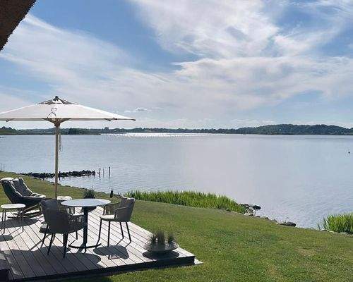 Terrasse und Garten mit direktem Schleizugang