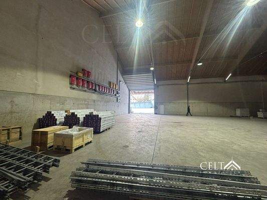 Lagerhalle Eingangstor