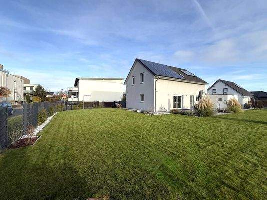 Objektrückseite und Gartengrundstück