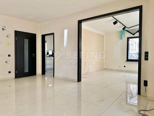 Essdiele mit Durchgang ins